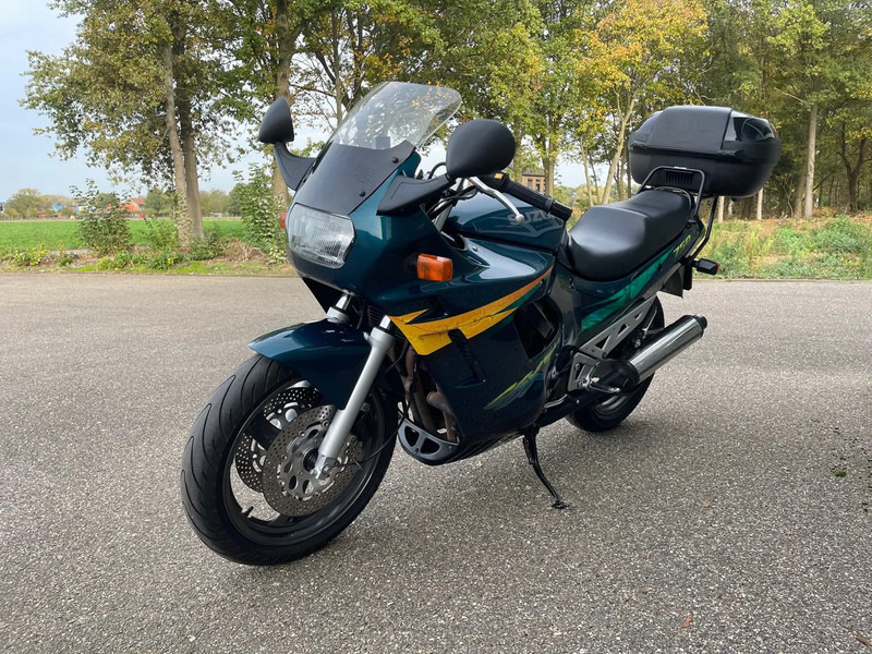 Suzuki GSX 600 F - Μοτοσικλέτα: φωτογραφία 3 Suzuki GSX 600 F - Μοτοσικλέτα: φωτογραφία 3