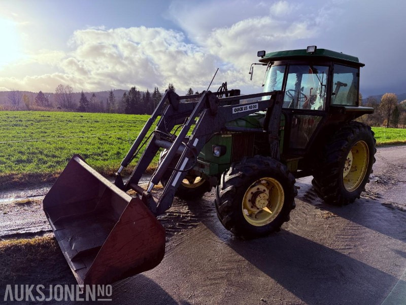 1983 John Deere 2040 SYNCHRON 9527 timer m/ Frontlasterskuffe - Τρακτέρ: φωτογραφία 1 1983 John Deere 2040 SYNCHRON 9527 timer m/ Frontlasterskuffe - Τρακτέρ: φωτογραφία 1