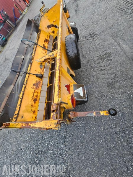 1991 Falköping Sandstrøer / Slepestrøer med hjul - Slepefeste - Type B10LU - 1 m3 - Γεωργικά μηχανήματα: φωτογραφία 5 1991 Falköping Sandstrøer / Slepestrøer med hjul - Slepefeste - Type B10LU - 1 m3 - Γεωργικά μηχανήματα: φωτογραφία 5