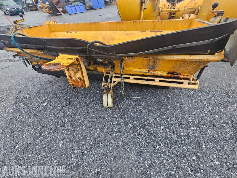 1991 Falköping Sandstrøer / Slepestrøer med hjul - Slepefeste - Type B10LU - 1 m3 - Γεωργικά μηχανήματα: φωτογραφία 3 1991 Falköping Sandstrøer / Slepestrøer med hjul - Slepefeste - Type B10LU - 1 m3 - Γεωργικά μηχανήματα: φωτογραφία 3