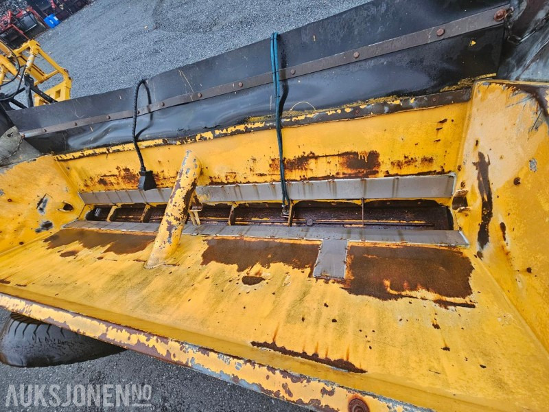 1991 Falköping Sandstrøer / Slepestrøer med hjul - Slepefeste - Type B10LU - 1 m3 - Γεωργικά μηχανήματα: φωτογραφία 4 1991 Falköping Sandstrøer / Slepestrøer med hjul - Slepefeste - Type B10LU - 1 m3 - Γεωργικά μηχανήματα: φωτογραφία 4