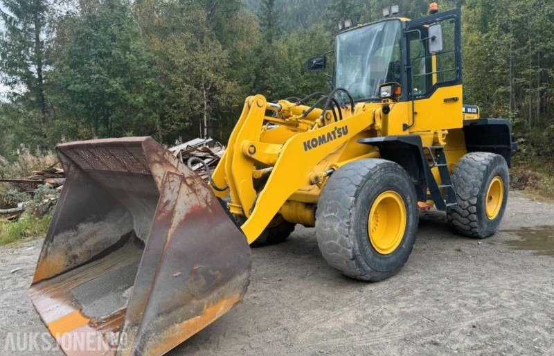 1998 Komatsu WA-320-3H Hjullaster - Ελαστιχοφόρος φορτωτής: φωτογραφία 1 1998 Komatsu WA-320-3H Hjullaster - Ελαστιχοφόρος φορτωτής: φωτογραφία 1