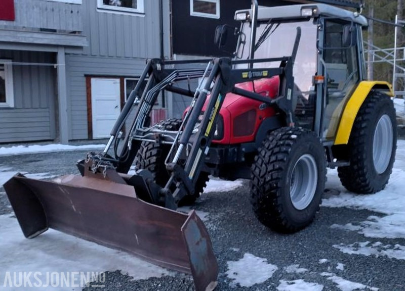 1998 Massey Ferguson 4220 med Trima frontlaster mm. - Τρακτέρ: φωτογραφία 1 1998 Massey Ferguson 4220 med Trima frontlaster mm. - Τρακτέρ: φωτογραφία 1