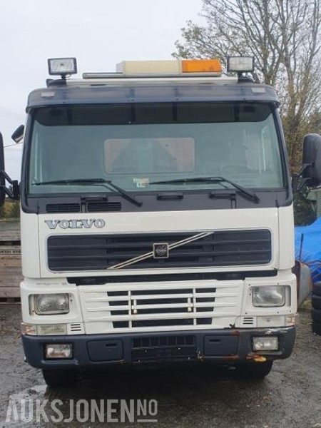 2000 Volvo FM-12 MED KASSE OG MASKINFLAK - Φορτηγό φόρτωσης γάντζου: φωτογραφία 2 2000 Volvo FM-12 MED KASSE OG MASKINFLAK - Φορτηγό φόρτωσης γάντζου: φωτογραφία 2