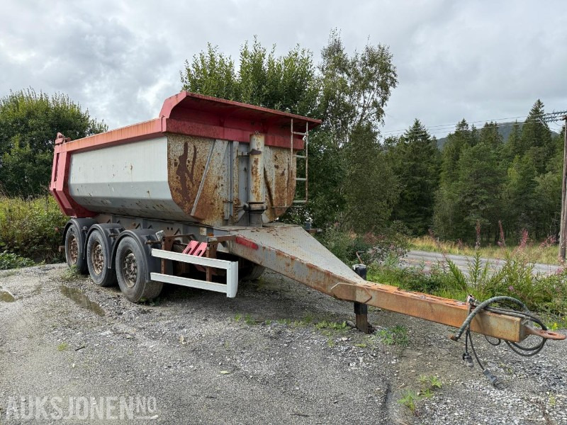 2004 Carnehl Carnehl Hh Trippelkjerre med hydraulisk tipp bakover. - Ρυμούλκα ανατρεπόμενο: φωτογραφία 2 2004 Carnehl Carnehl Hh Trippelkjerre med hydraulisk tipp bakover. - Ρυμούλκα ανατρεπόμενο: φωτογραφία 2