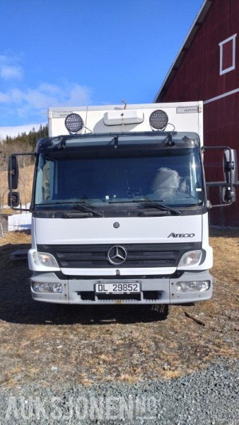 2006 Mercedes-Benz 818/33AT 7,5 skapbil ryggekamera s+v dekk kjetting - Φορτηγό κόφα: φωτογραφία 2 2006 Mercedes-Benz 818/33AT 7,5 skapbil ryggekamera s+v dekk kjetting - Φορτηγό κόφα: φωτογραφία 2
