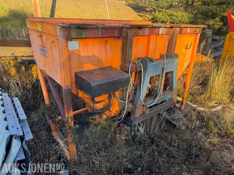 2006 Shmidt Traxos 18VCB selvlastende tallerkenspreder for traktor 1,8 m3 - Γεωργικά μηχανήματα: φωτογραφία 1 2006 Shmidt Traxos 18VCB selvlastende tallerkenspreder for traktor 1,8 m3 - Γεωργικά μηχανήματα: φωτογραφία 1