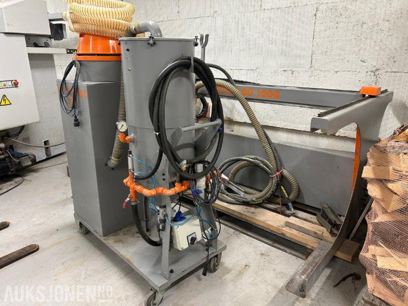 2011 Sandmaster Pro + Tornado 2000 – Komplett sandblåseranlegg - lite brukt - Εξοπλισμού κατασκευών: φωτογραφία 1 2011 Sandmaster Pro + Tornado 2000 – Komplett sandblåseranlegg - lite brukt - Εξοπλισμού κατασκευών: φωτογραφία 1