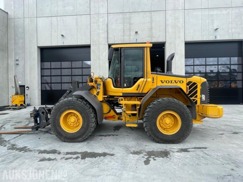 2011 VOLVO L60F HJULLASTER - SPAKSTYRING - NYE DEKK - BBS - 3-4 FUNKSJON - PALLEGAFLER - SKUFFE - KAMERA - MYE PÅKOSTET! - Ελαστιχοφόρος φορτωτής: φωτογραφία 5 2011 VOLVO L60F HJULLASTER - SPAKSTYRING - NYE DEKK - BBS - 3-4 FUNKSJON - PALLEGAFLER - SKUFFE - KAMERA - MYE PÅKOSTET! - Ελαστιχοφόρος φορτωτής: φωτογραφία 5