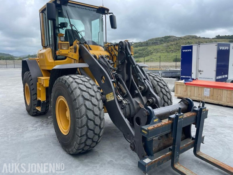 2011 VOLVO L60F HJULLASTER - SPAKSTYRING - NYE DEKK - BBS - 3-4 FUNKSJON - PALLEGAFLER - SKUFFE - KAMERA - MYE PÅKOSTET! - Ελαστιχοφόρος φορτωτής: φωτογραφία 2 2011 VOLVO L60F HJULLASTER - SPAKSTYRING - NYE DEKK - BBS - 3-4 FUNKSJON - PALLEGAFLER - SKUFFE - KAMERA - MYE PÅKOSTET! - Ελαστιχοφόρος φορτωτής: φωτογραφία 2