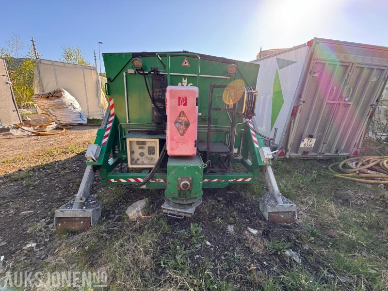 2013 ATC Asfalt Termo container med emulsjonstank / Asfalt lappemaskin - Εξοπλισμού κατασκευών: φωτογραφία 4 2013 ATC Asfalt Termo container med emulsjonstank / Asfalt lappemaskin - Εξοπλισμού κατασκευών: φωτογραφία 4