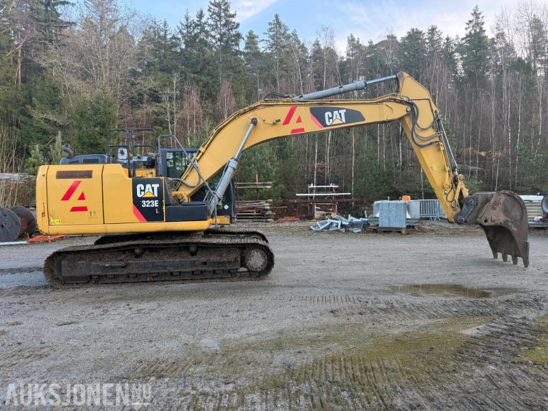 2013 Cat 323 BELTEGRAVER SERVICEHISTORIKK 2 SKUFFER SENTRALSMØRING KUN 2 EIERE. - Εκσκαφέας: φωτογραφία 4 2013 Cat 323 BELTEGRAVER SERVICEHISTORIKK 2 SKUFFER SENTRALSMØRING KUN 2 EIERE. - Εκσκαφέας: φωτογραφία 4
