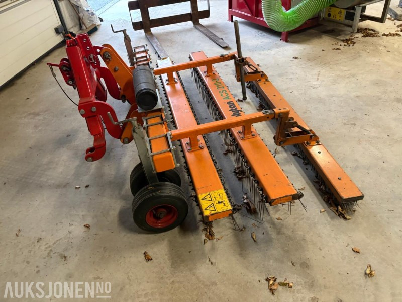 2013 Polytan ACS 210-2 kunstgresspleieaggregat,vedlikeholdsverktøy for kunstgressbaner - Γεωργικά μηχανήματα: φωτογραφία 3 2013 Polytan ACS 210-2 kunstgresspleieaggregat,vedlikeholdsverktøy for kunstgressbaner - Γεωργικά μηχανήματα: φωτογραφία 3