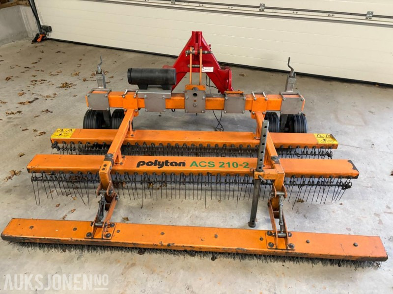 2013 Polytan ACS 210-2 kunstgresspleieaggregat,vedlikeholdsverktøy for kunstgressbaner - Γεωργικά μηχανήματα: φωτογραφία 1 2013 Polytan ACS 210-2 kunstgresspleieaggregat,vedlikeholdsverktøy for kunstgressbaner - Γεωργικά μηχανήματα: φωτογραφία 1