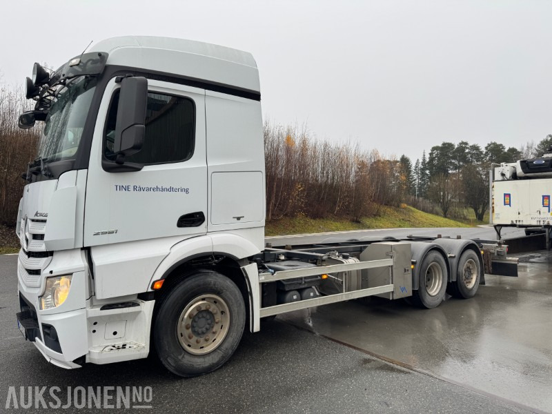 2015 Mercedes-Benz Actros container chassis LAV KM - Φορτηγό μεταφοράς εμπορευματοκιβωτίων/ Κινητό αμάξωμα: φωτογραφία 2 2015 Mercedes-Benz Actros container chassis LAV KM - Φορτηγό μεταφοράς εμπορευματοκιβωτίων/ Κινητό αμάξωμα: φωτογραφία 2
