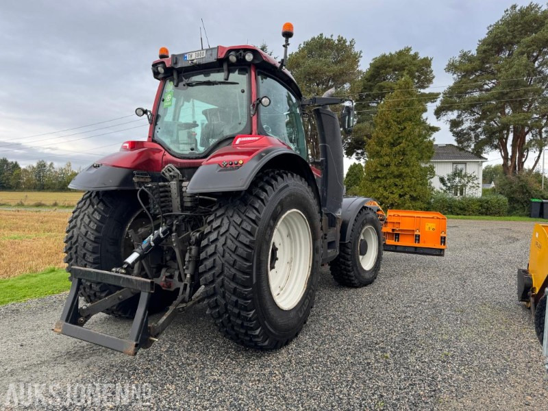 2016 Valtra T174E med Schmidt Tellefsdal U-LS 43.6 plog (2022), Valtra 76 frontlaster og betong lodd - Τρακτέρ: φωτογραφία 5 2016 Valtra T174E med Schmidt Tellefsdal U-LS 43.6 plog (2022), Valtra 76 frontlaster og betong lodd - Τρακτέρ: φωτογραφία 5