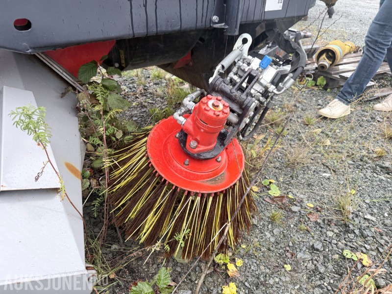 2017 Trilo S4 Vacuum Sweeper med ekstrautstyr - Γεωργικά μηχανήματα: φωτογραφία 5 2017 Trilo S4 Vacuum Sweeper med ekstrautstyr - Γεωργικά μηχανήματα: φωτογραφία 5