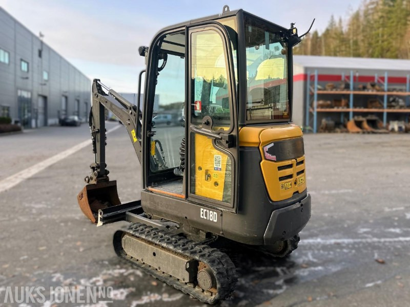 2017 VOLVO EC18D MINIGRAVER 1790 KG SMP GRAVESKUFFE 2358 TIMER - Μίνι εκσκαφέας: φωτογραφία 4 2017 VOLVO EC18D MINIGRAVER 1790 KG SMP GRAVESKUFFE 2358 TIMER - Μίνι εκσκαφέας: φωτογραφία 4