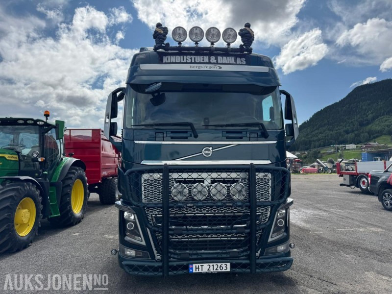2018 Volvo FH16 8X4 komplett tømmerbil med kran og henger. - Φορτηγό ξυλείας, Φορτηγό με γερανό: φωτογραφία 2 2018 Volvo FH16 8X4 komplett tømmerbil med kran og henger. - Φορτηγό ξυλείας, Φορτηγό με γερανό: φωτογραφία 2
