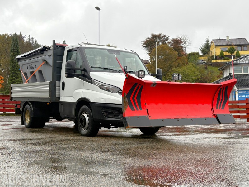2019 Iveco Daily planbil m/ Hilltip IceStriker og Western Wide-Out brøyteplog - EU godkjent til 04.11.2026 - Φορτηγό με ανοιχτή καρότσα: φωτογραφία 2 2019 Iveco Daily planbil m/ Hilltip IceStriker og Western Wide-Out brøyteplog - EU godkjent til 04.11.2026 - Φορτηγό με ανοιχτή καρότσα: φωτογραφία 2