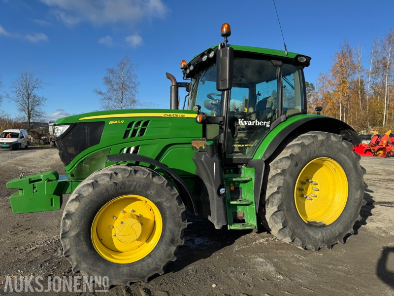 2019 John Deere 6145R 4X4, 192 HK PREMIUM EDITION LEVERES MED NYE DEKK OG - Τρακτέρ: φωτογραφία 1 2019 John Deere 6145R 4X4, 192 HK PREMIUM EDITION LEVERES MED NYE DEKK OG - Τρακτέρ: φωτογραφία 1