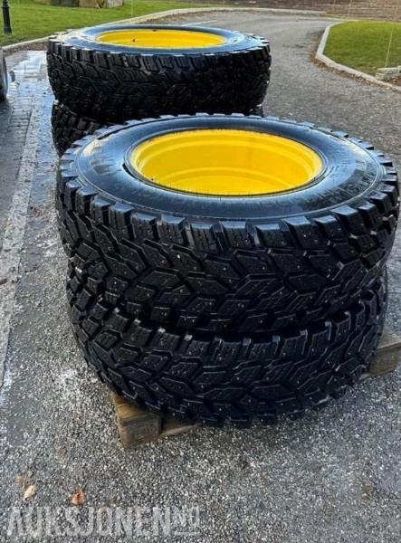 2019 Nokia Hakkapellitta TRI M+S traktordekksett på felg - Passer John Deere 6130R m.fl. - Seipet og pigget - Τρακτέρ: φωτογραφία 1 2019 Nokia Hakkapellitta TRI M+S traktordekksett på felg - Passer John Deere 6130R m.fl. - Seipet og pigget - Τρακτέρ: φωτογραφία 1