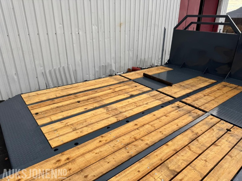 2025 NYTT Maskinflak med staker og låsbare skap - Φορτηγό: φωτογραφία 2 2025 NYTT Maskinflak med staker og låsbare skap - Φορτηγό: φωτογραφία 2