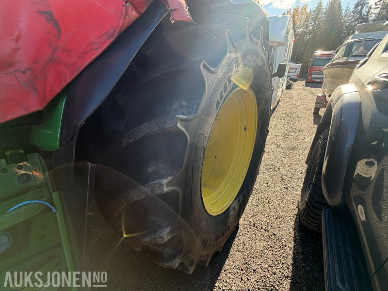 4 stk For og bakdekk fra John Deere 6100 - Traktordekk med felg - Γεωργικά μηχανήματα: φωτογραφία 2 4 stk For og bakdekk fra John Deere 6100 - Traktordekk med felg - Γεωργικά μηχανήματα: φωτογραφία 2