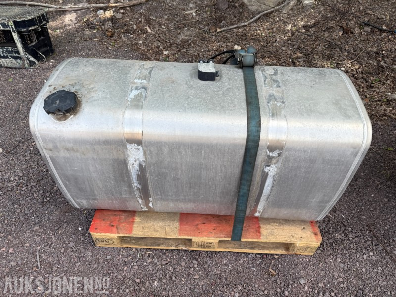 Dieseltank fra Volvo 750 - Φορτηγό: φωτογραφία 1 Dieseltank fra Volvo 750 - Φορτηγό: φωτογραφία 1