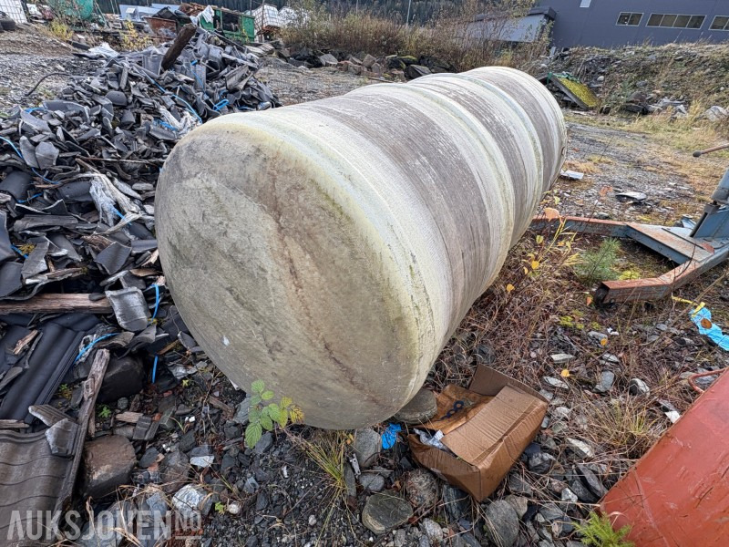 Glassfibertank ca. 3000 liter - Εξοπλισμού κατασκευών: φωτογραφία 2 Glassfibertank ca. 3000 liter - Εξοπλισμού κατασκευών: φωτογραφία 2