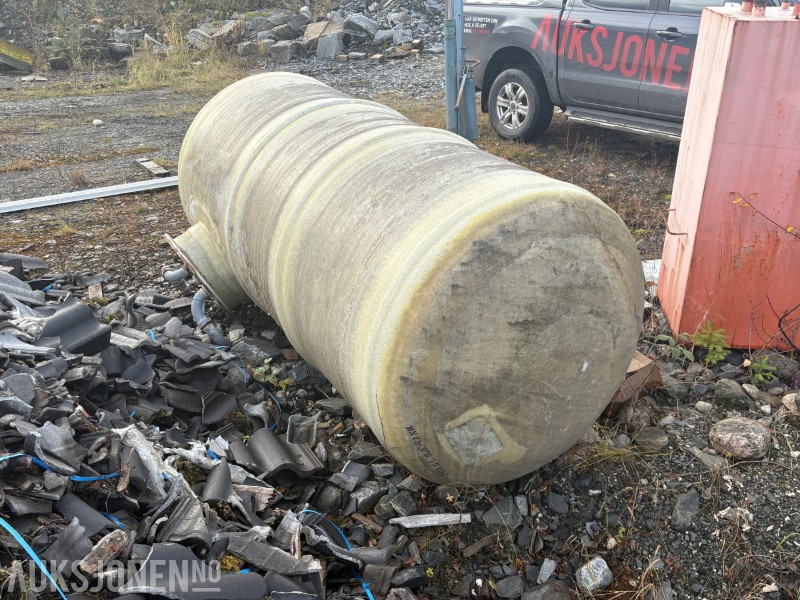 Glassfibertank ca. 3000 liter - Εξοπλισμού κατασκευών: φωτογραφία 1 Glassfibertank ca. 3000 liter - Εξοπλισμού κατασκευών: φωτογραφία 1