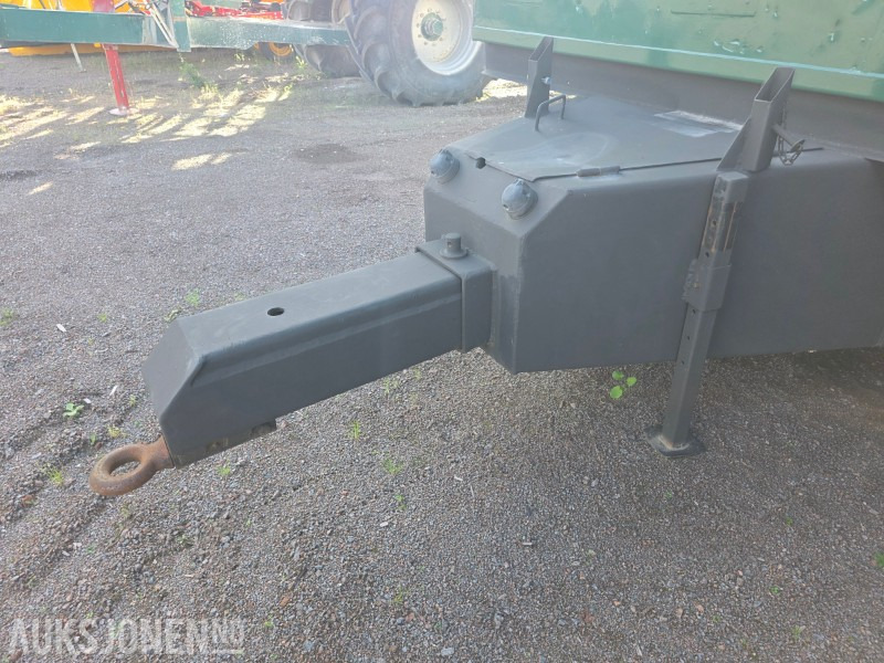 Mannskapsvogn med integrert 3000L Dieseltank og plattform - Ρυμούλκα κόφα: φωτογραφία 5 Mannskapsvogn med integrert 3000L Dieseltank og plattform - Ρυμούλκα κόφα: φωτογραφία 5