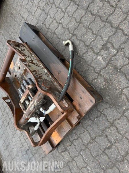 S70 feste med OilQuick - Παρελκόμενα για Κατασκευή μηχανήματα: φωτογραφία 1 S70 feste med OilQuick - Παρελκόμενα για Κατασκευή μηχανήματα: φωτογραφία 1