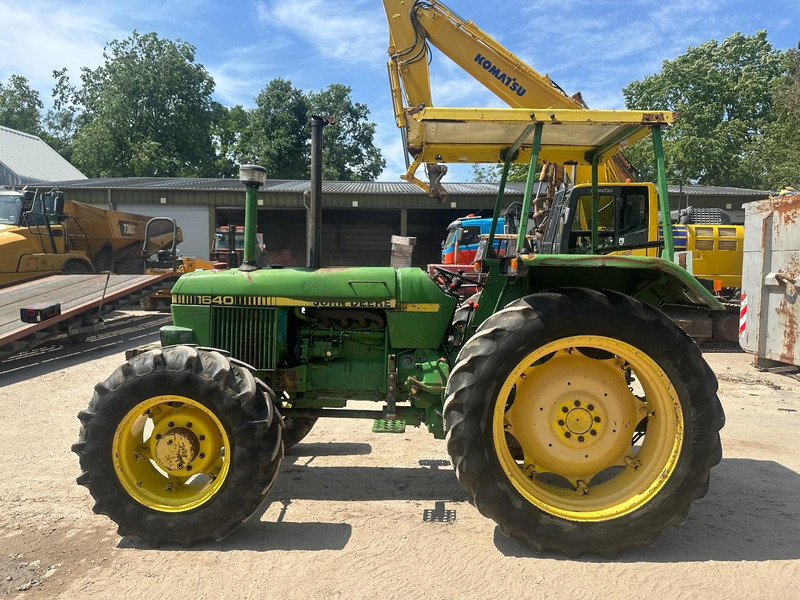 John Deere 1640 4x4 - Τρακτέρ straddle: φωτογραφία 3 John Deere 1640 4x4 - Τρακτέρ straddle: φωτογραφία 3