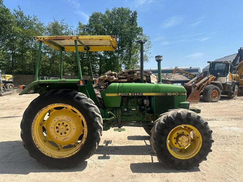 John Deere 1640 4x4 - Τρακτέρ straddle: φωτογραφία 4 John Deere 1640 4x4 - Τρακτέρ straddle: φωτογραφία 4