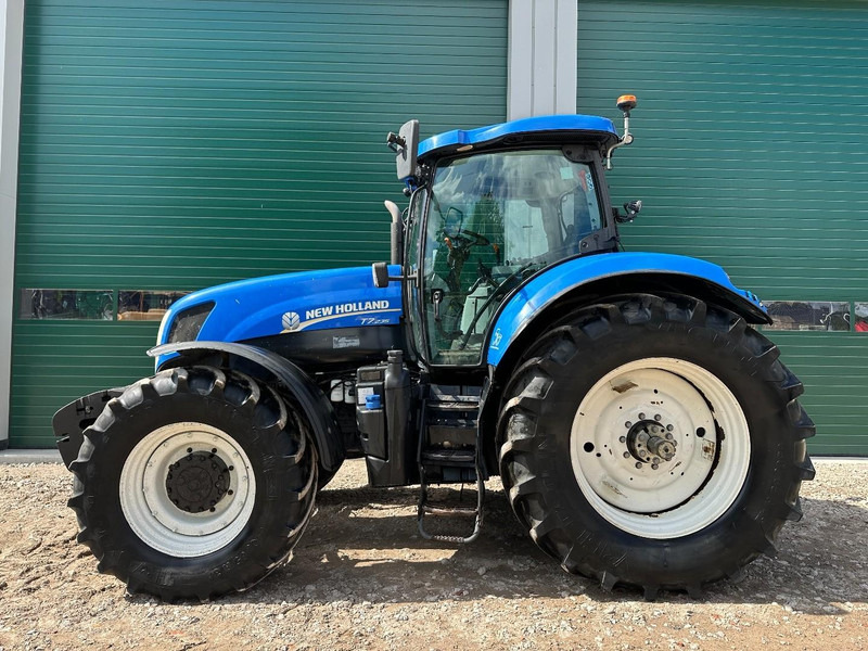 New Holland T7.235 Power Command - Τρακτέρ: φωτογραφία 3 New Holland T7.235 Power Command - Τρακτέρ: φωτογραφία 3