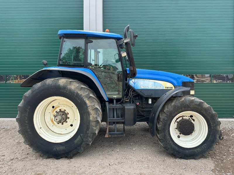 New Holland TM 190 - Τρακτέρ: φωτογραφία 4 New Holland TM 190 - Τρακτέρ: φωτογραφία 4