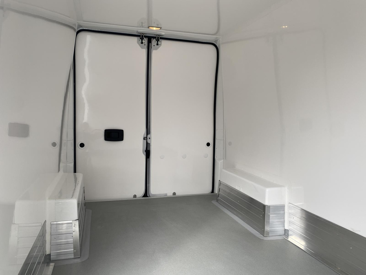 Νέα Επαγγελματικό αυτοκίνητο ψυγείο PEUGEOT BOXER L3H2 180PS CONFORT 335 / FRISCHDIENST BIS 0 + KONVEKTA FK2321 12-230V: φωτογραφία 25 Νέα Επαγγελματικό αυτοκίνητο ψυγείο PEUGEOT BOXER L3H2 180PS CONFORT 335 / FRISCHDIENST BIS 0 + KONVEKTA FK2321 12-230V: φωτογραφία 25