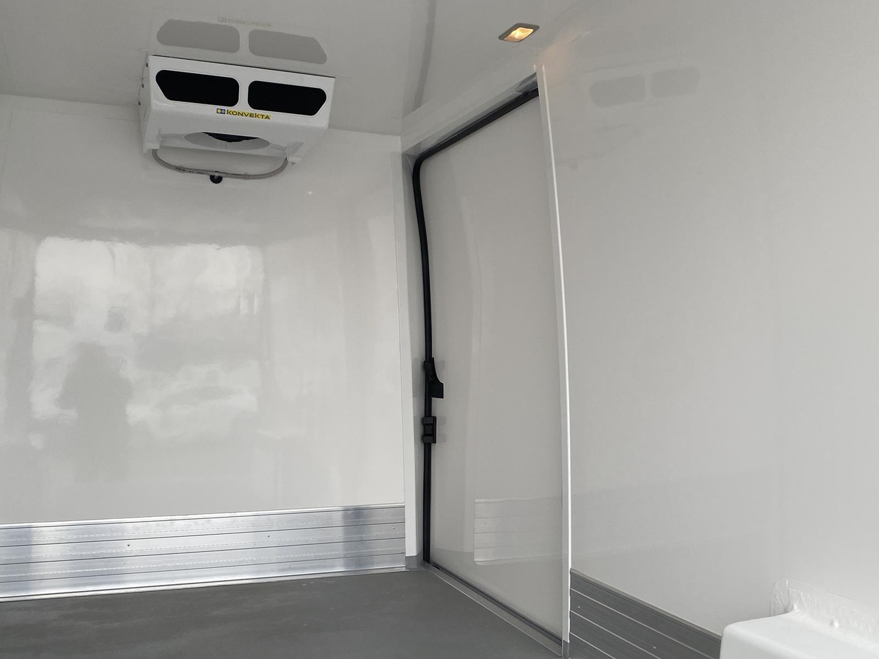 Νέα Επαγγελματικό αυτοκίνητο ψυγείο PEUGEOT BOXER L3H2 180PS CONFORT 335 / FRISCHDIENST BIS 0 + KONVEKTA FK2321 12-230V: φωτογραφία 14 Νέα Επαγγελματικό αυτοκίνητο ψυγείο PEUGEOT BOXER L3H2 180PS CONFORT 335 / FRISCHDIENST BIS 0 + KONVEKTA FK2321 12-230V: φωτογραφία 14