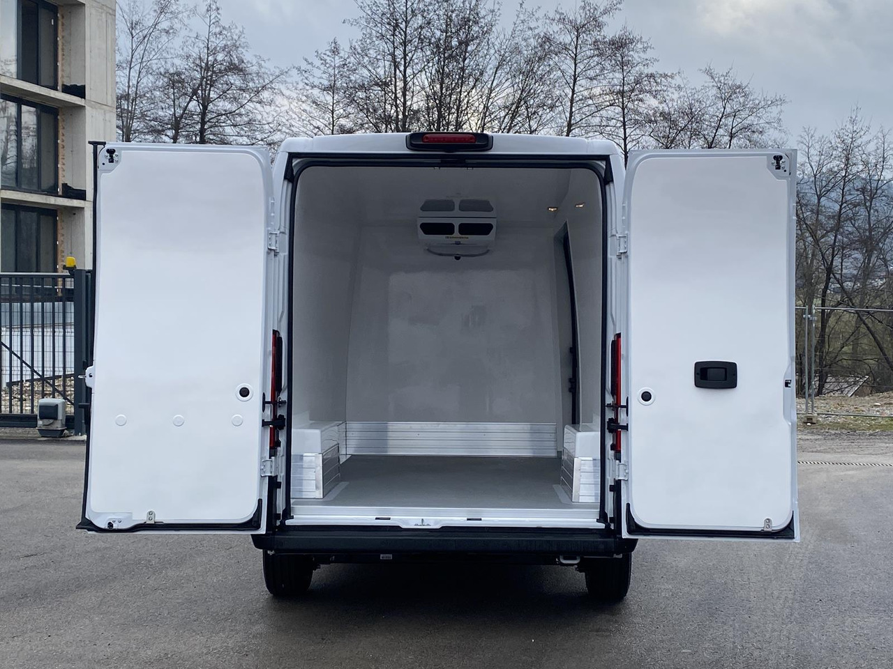 Νέα Επαγγελματικό αυτοκίνητο ψυγείο PEUGEOT BOXER L3H2 180PS CONFORT 335 / FRISCHDIENST BIS 0 + KONVEKTA FK2321 12-230V: φωτογραφία 9 Νέα Επαγγελματικό αυτοκίνητο ψυγείο PEUGEOT BOXER L3H2 180PS CONFORT 335 / FRISCHDIENST BIS 0 + KONVEKTA FK2321 12-230V: φωτογραφία 9