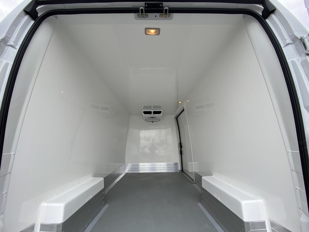 Νέα Επαγγελματικό αυτοκίνητο ψυγείο PEUGEOT BOXER L3H2 180PS CONFORT 335 / FRISCHDIENST BIS 0 + KONVEKTA FK2321 12-230V: φωτογραφία 19 Νέα Επαγγελματικό αυτοκίνητο ψυγείο PEUGEOT BOXER L3H2 180PS CONFORT 335 / FRISCHDIENST BIS 0 + KONVEKTA FK2321 12-230V: φωτογραφία 19