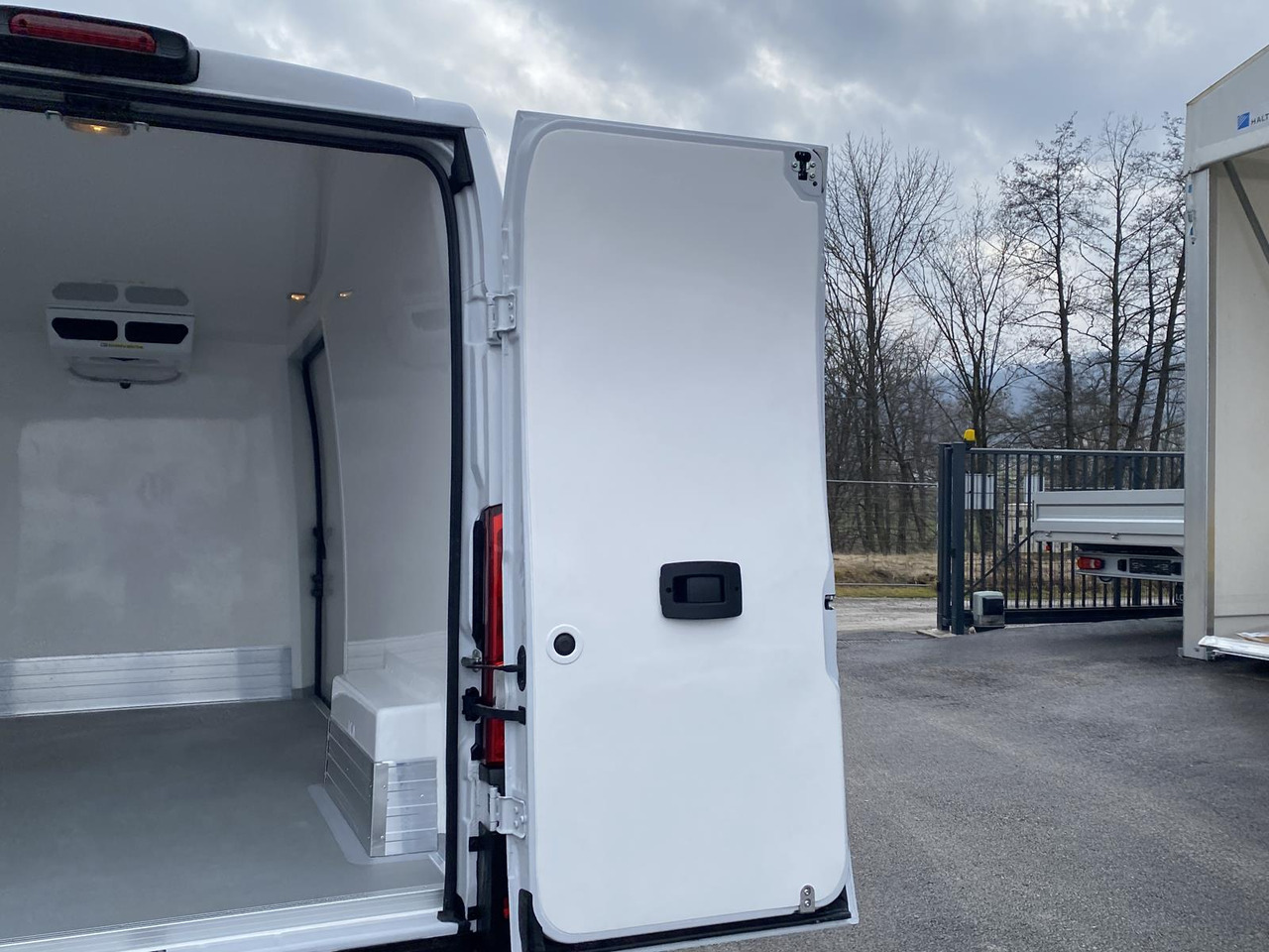 Νέα Επαγγελματικό αυτοκίνητο ψυγείο PEUGEOT BOXER L3H2 180PS CONFORT 335 / FRISCHDIENST BIS 0 + KONVEKTA FK2321 12-230V: φωτογραφία 10 Νέα Επαγγελματικό αυτοκίνητο ψυγείο PEUGEOT BOXER L3H2 180PS CONFORT 335 / FRISCHDIENST BIS 0 + KONVEKTA FK2321 12-230V: φωτογραφία 10