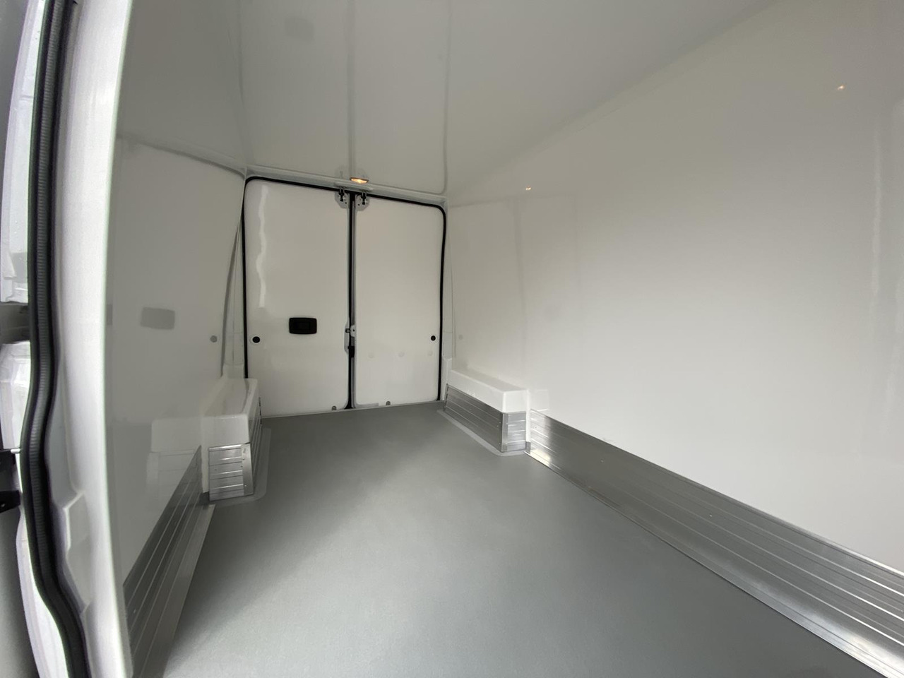 Νέα Επαγγελματικό αυτοκίνητο ψυγείο PEUGEOT BOXER L3H2 180PS CONFORT 335 / FRISCHDIENST BIS 0 + KONVEKTA FK2321 12-230V: φωτογραφία 24 Νέα Επαγγελματικό αυτοκίνητο ψυγείο PEUGEOT BOXER L3H2 180PS CONFORT 335 / FRISCHDIENST BIS 0 + KONVEKTA FK2321 12-230V: φωτογραφία 24