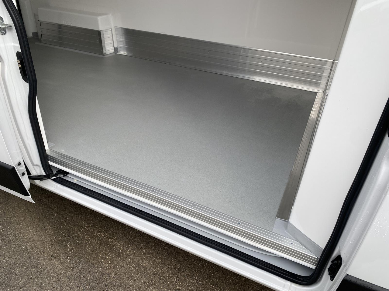 Νέα Επαγγελματικό αυτοκίνητο ψυγείο PEUGEOT BOXER L3H2 180PS CONFORT 335 / FRISCHDIENST BIS 0 + KONVEKTA FK2321 12-230V: φωτογραφία 29 Νέα Επαγγελματικό αυτοκίνητο ψυγείο PEUGEOT BOXER L3H2 180PS CONFORT 335 / FRISCHDIENST BIS 0 + KONVEKTA FK2321 12-230V: φωτογραφία 29