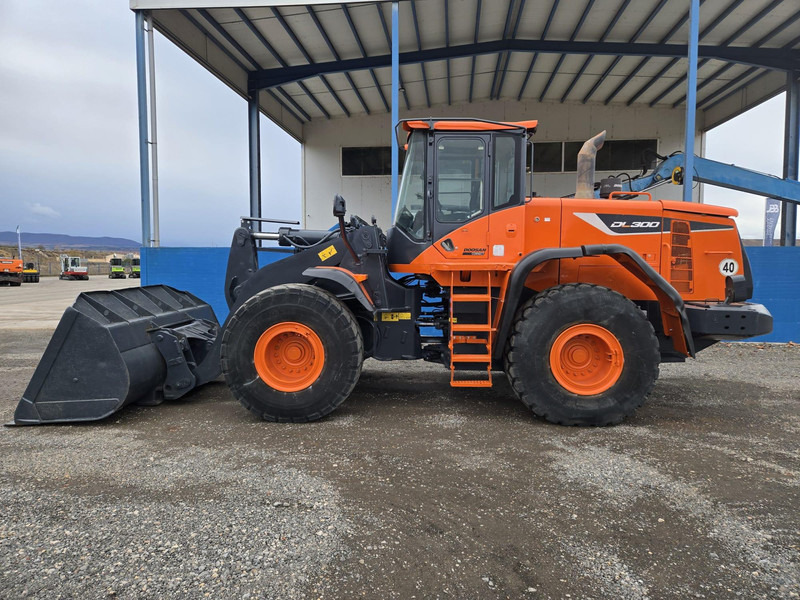 Doosan DL300-5 - Ελαστιχοφόρος φορτωτής: φωτογραφία 1 Doosan DL300-5 - Ελαστιχοφόρος φορτωτής: φωτογραφία 1