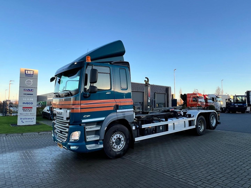 DAF CF85 6x2 containersysteem Only 350.000km / HIAB XR 26S Haakarmsyteem - Φορτηγό φόρτωσης γάντζου: φωτογραφία 1 DAF CF85 6x2 containersysteem Only 350.000km / HIAB XR 26S Haakarmsyteem - Φορτηγό φόρτωσης γάντζου: φωτογραφία 1