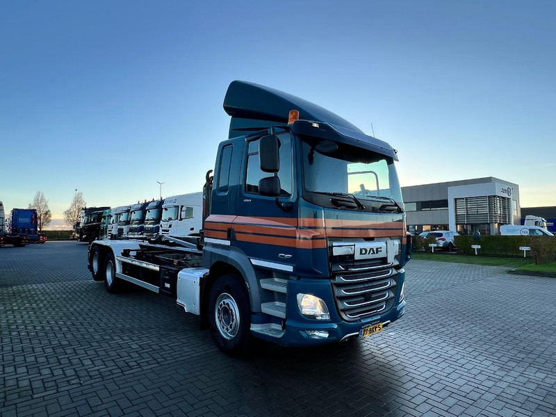 DAF CF85 6x2 containersysteem Only 350.000km / HIAB XR 26S Haakarmsyteem - Φορτηγό φόρτωσης γάντζου: φωτογραφία 3 DAF CF85 6x2 containersysteem Only 350.000km / HIAB XR 26S Haakarmsyteem - Φορτηγό φόρτωσης γάντζου: φωτογραφία 3