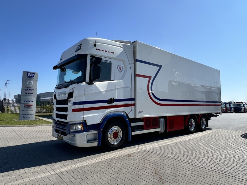 Scania S450 6x2 koelwagen Retarder / Dhollandia / Bloenenmaat - Φορτηγό ψυγείο: φωτογραφία 1 Scania S450 6x2 koelwagen Retarder / Dhollandia / Bloenenmaat - Φορτηγό ψυγείο: φωτογραφία 1
