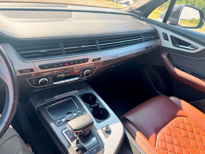 SUV Audi SQ7 Black Edition. panoramo sun roof. . oil heater. head up display. 21" alu weels. night vision. B&O sound system.: φωτογραφία 13
