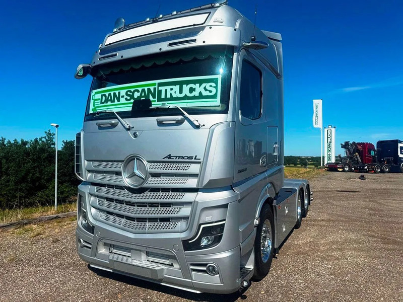 Mercedes-Benz Actros 2653 Special Interior. 6x2 3250mm weelbase. Air / Air suspension. hydr. syatem. Invertor. Micro wave. - Τράκτορας: φωτογραφία 4 Mercedes-Benz Actros 2653 Special Interior. 6x2 3250mm weelbase. Air / Air suspension. hydr. syatem. Invertor. Micro wave. - Τράκτορας: φωτογραφία 4